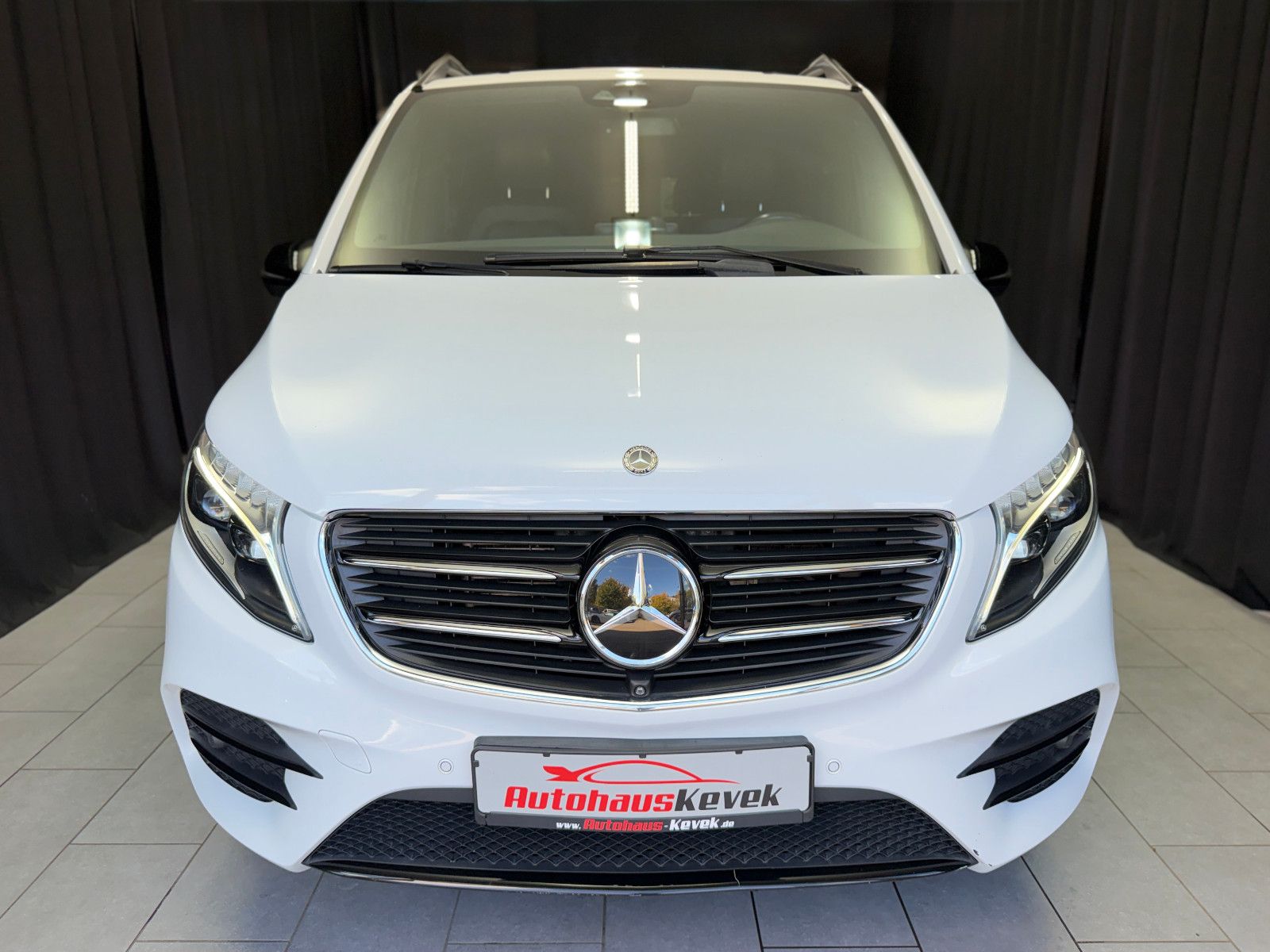 Fahrzeugabbildung Mercedes-Benz V250d NIGHT EDITION 4MATIC lang AMG-LINE|360°|