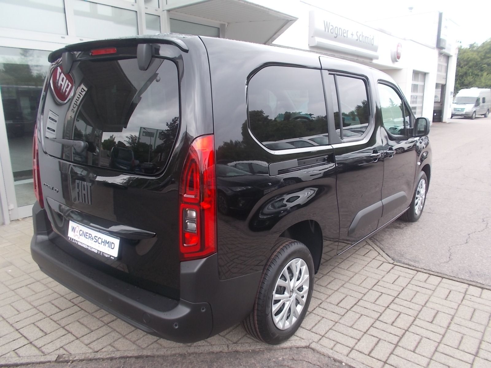 Fahrzeugabbildung Fiat Doblo Kombi 1.5 HDi 130 Automatik + 7 Sitzer