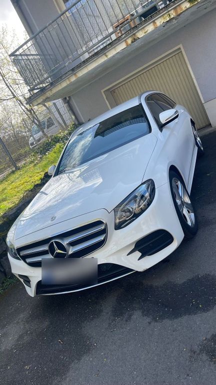 Image of Mercedes-Benz E 220