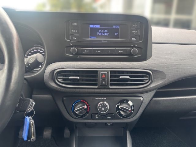 Fahrzeugabbildung Hyundai i10 Select 1.0 +KLIMA+RADIO+TEMPOMAT+SHZ+PDC+ALL