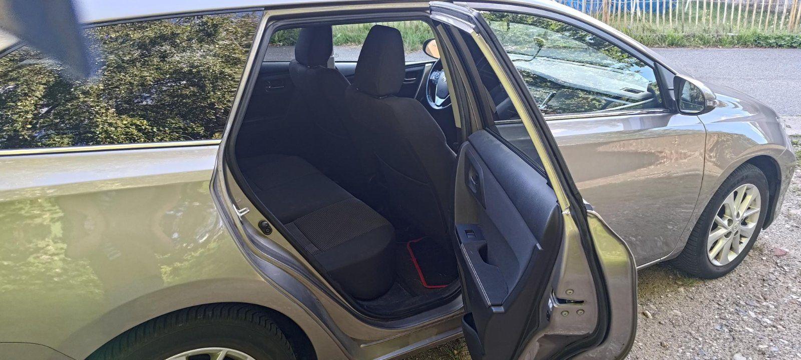 Toyota Auris 2013 — photo 9