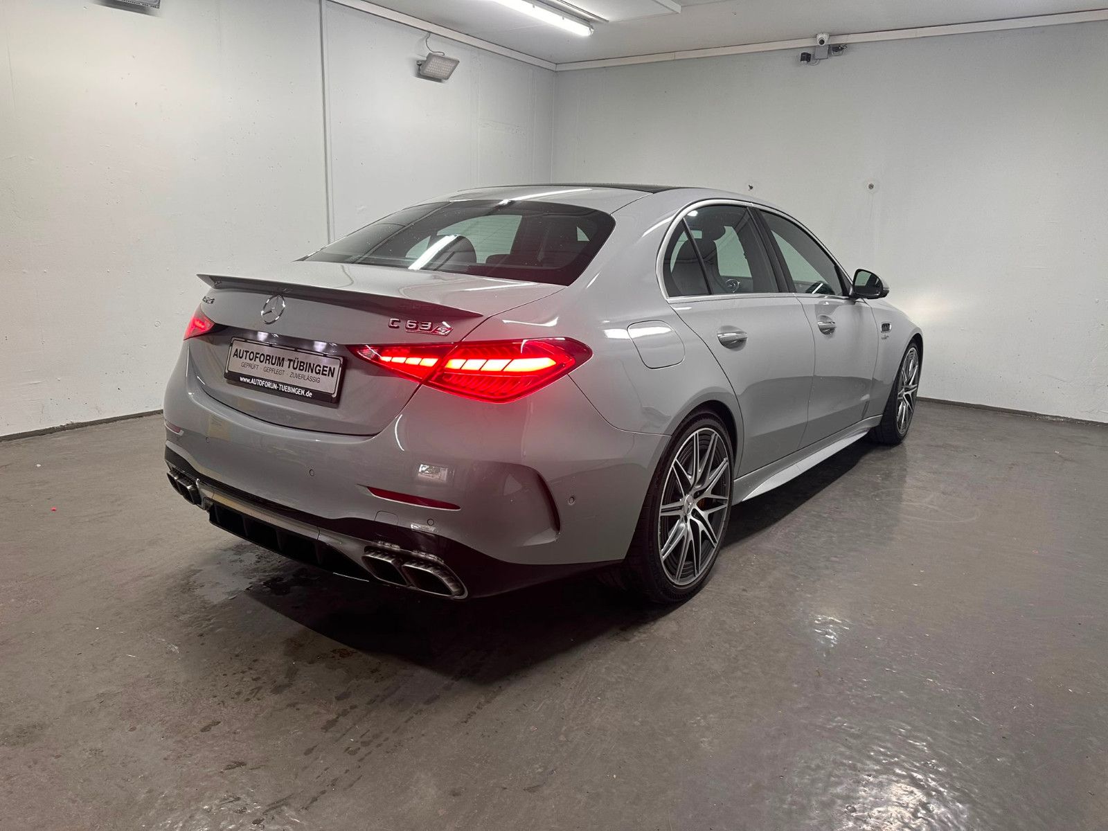 Fahrzeugabbildung Mercedes-Benz C 63 S E PERFORMANCE *KERAMIK*PANORAMA*