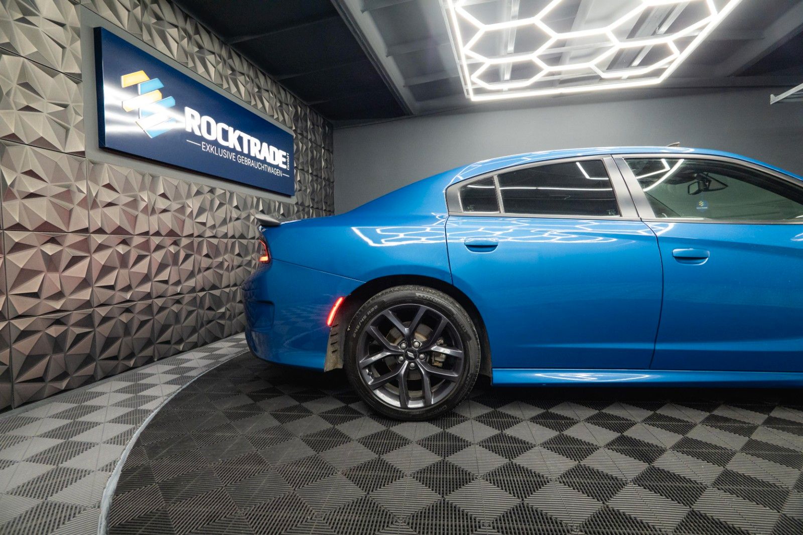 Fahrzeugabbildung Dodge Charger 5.7 V8 HEMI R/T Night-Paket Performance