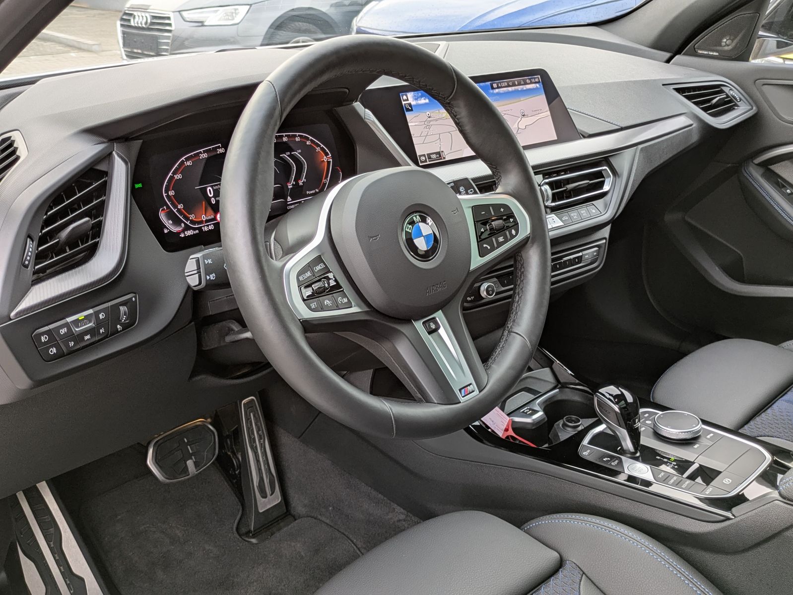 Fahrzeugabbildung BMW 120 i M-Sport PANO*ACC*KAMERA*H&K*Ad.-LED*PremP.