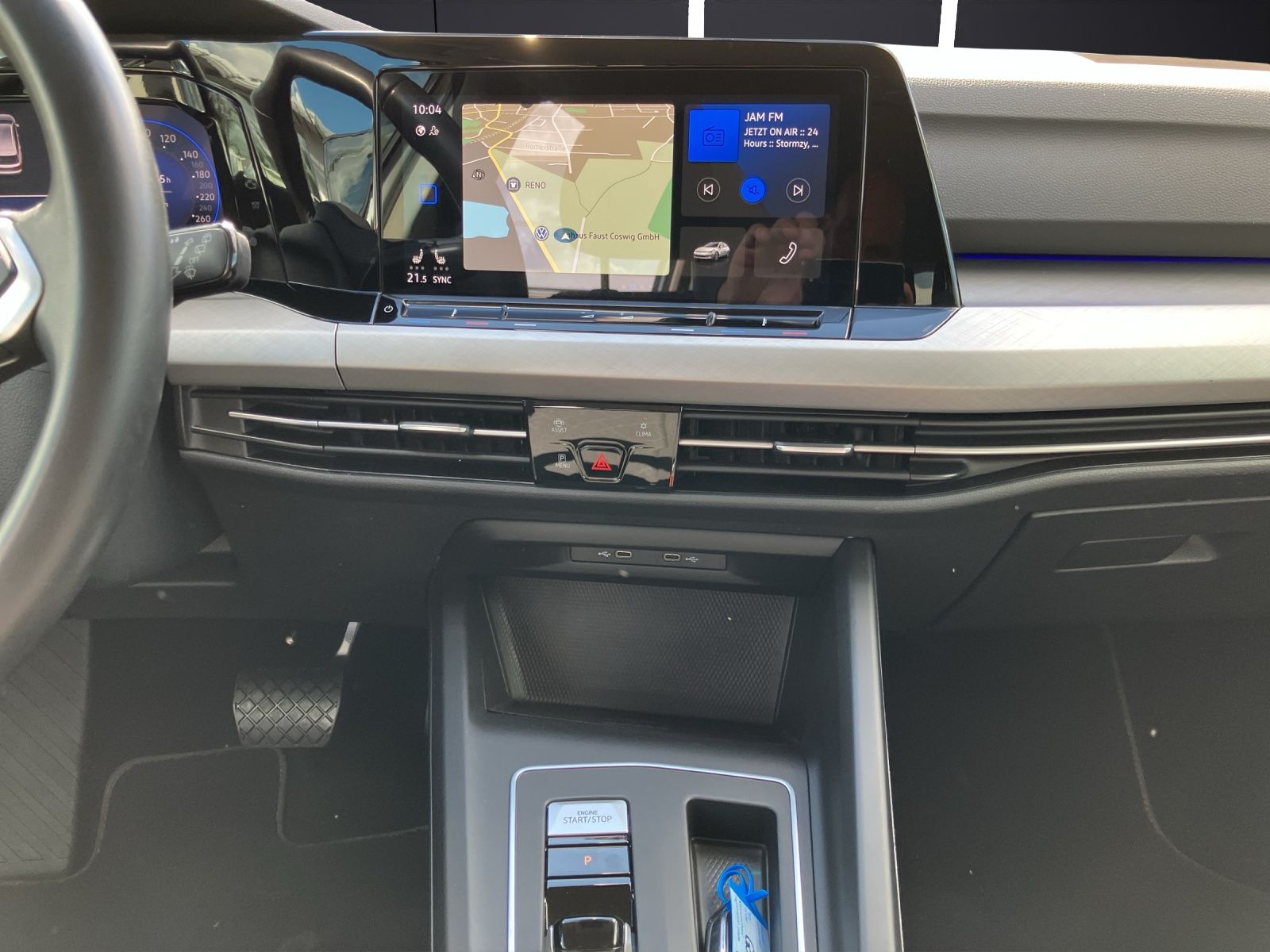 Fahrzeugabbildung Volkswagen Golf VIII Variant TDI Life DSG LED Navi ACC AHK