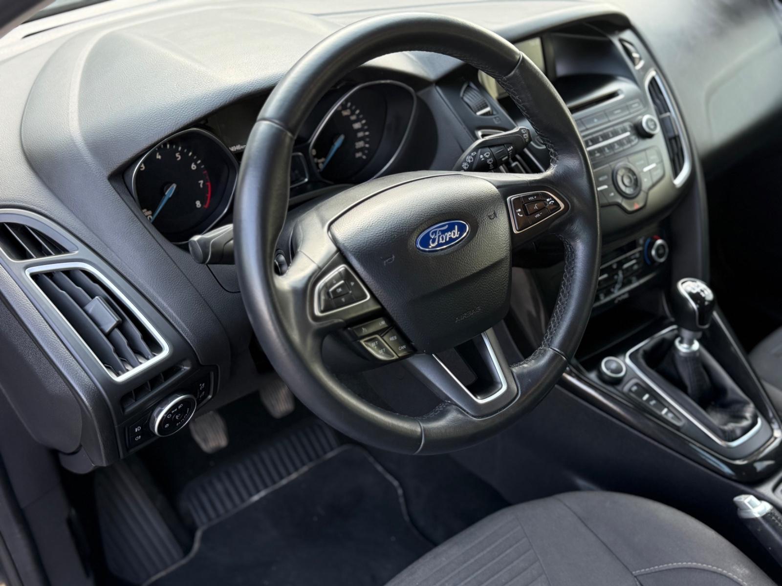 Ford Focus 2015 — photo 9