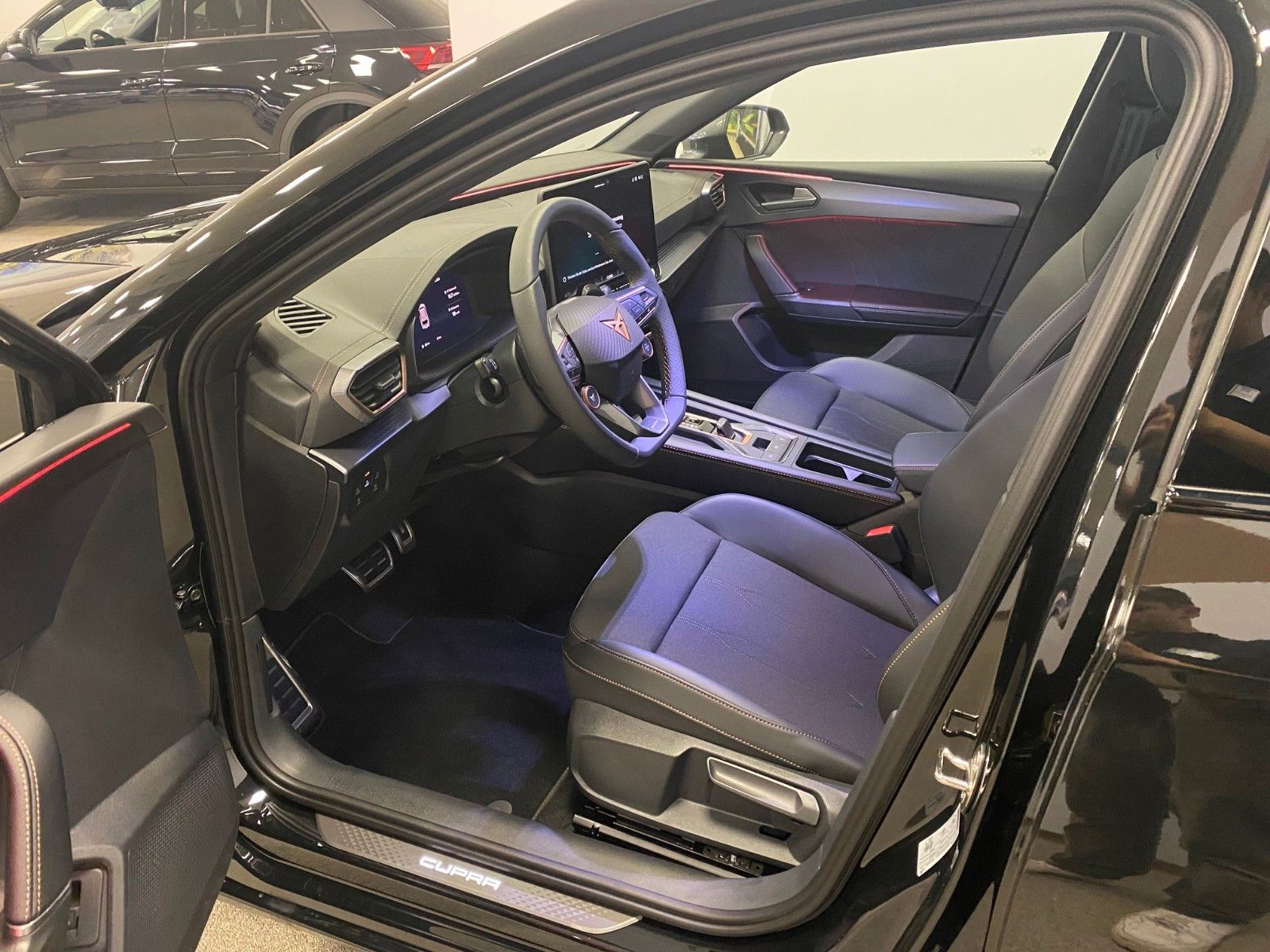 Fahrzeugabbildung CUPRA Leon ST 1.5 eTSI DSG FACELIFT MHEV+5 J. GARANTIE