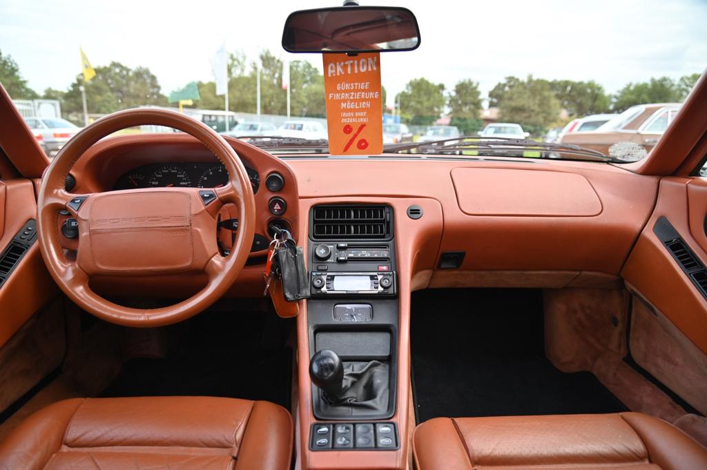 Porsche 928