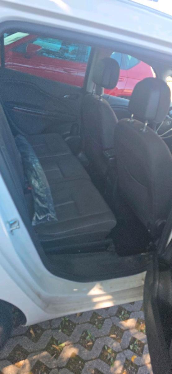 Opel Zafira 2015 — photo 13