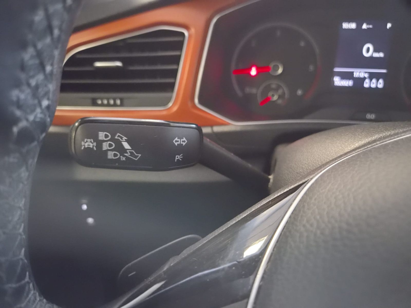 Fahrzeugabbildung Volkswagen T-Roc Style 4Motion / NAVI / GARANTIE