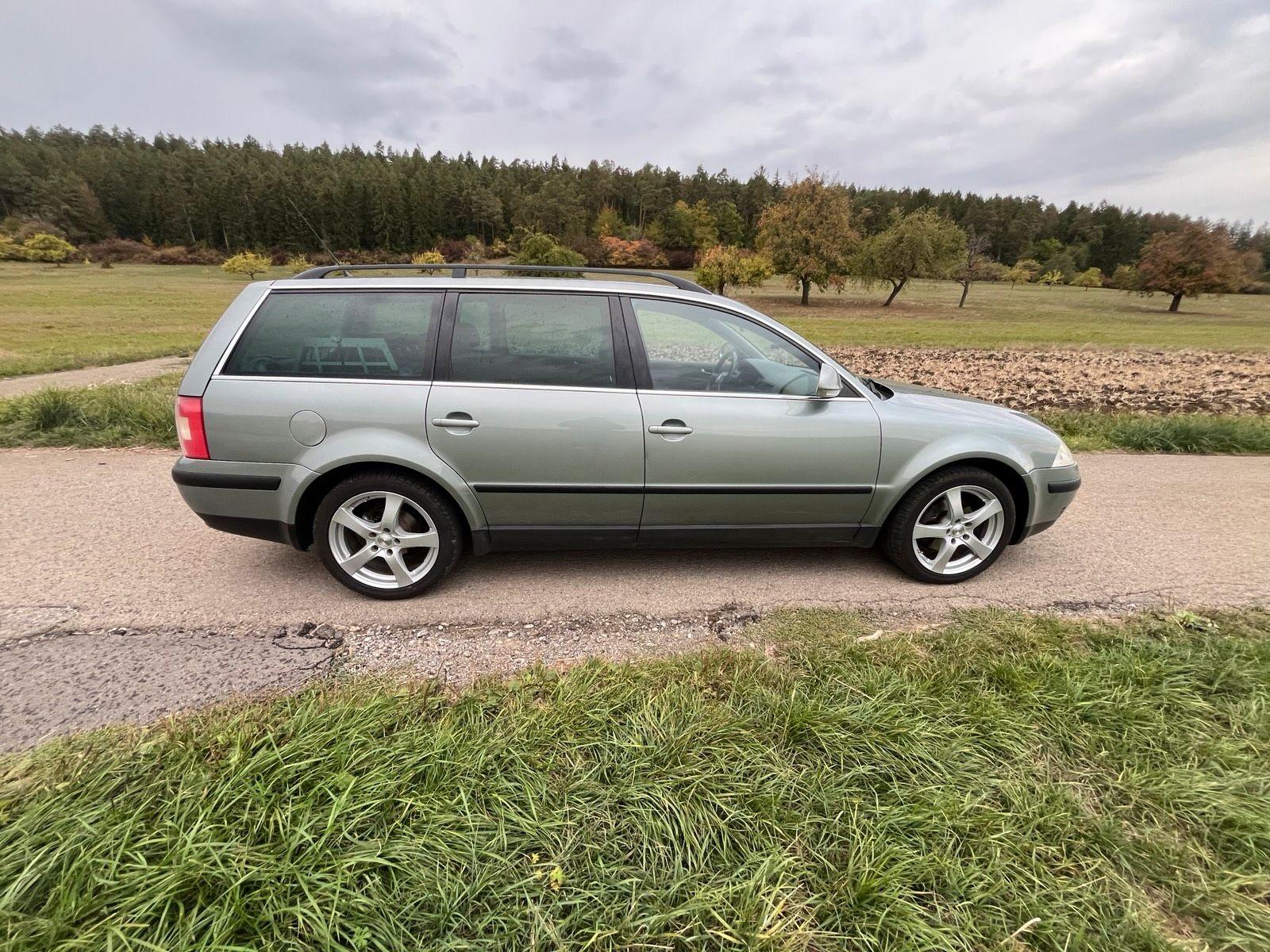Volkswagen Passat 2004 — rear view