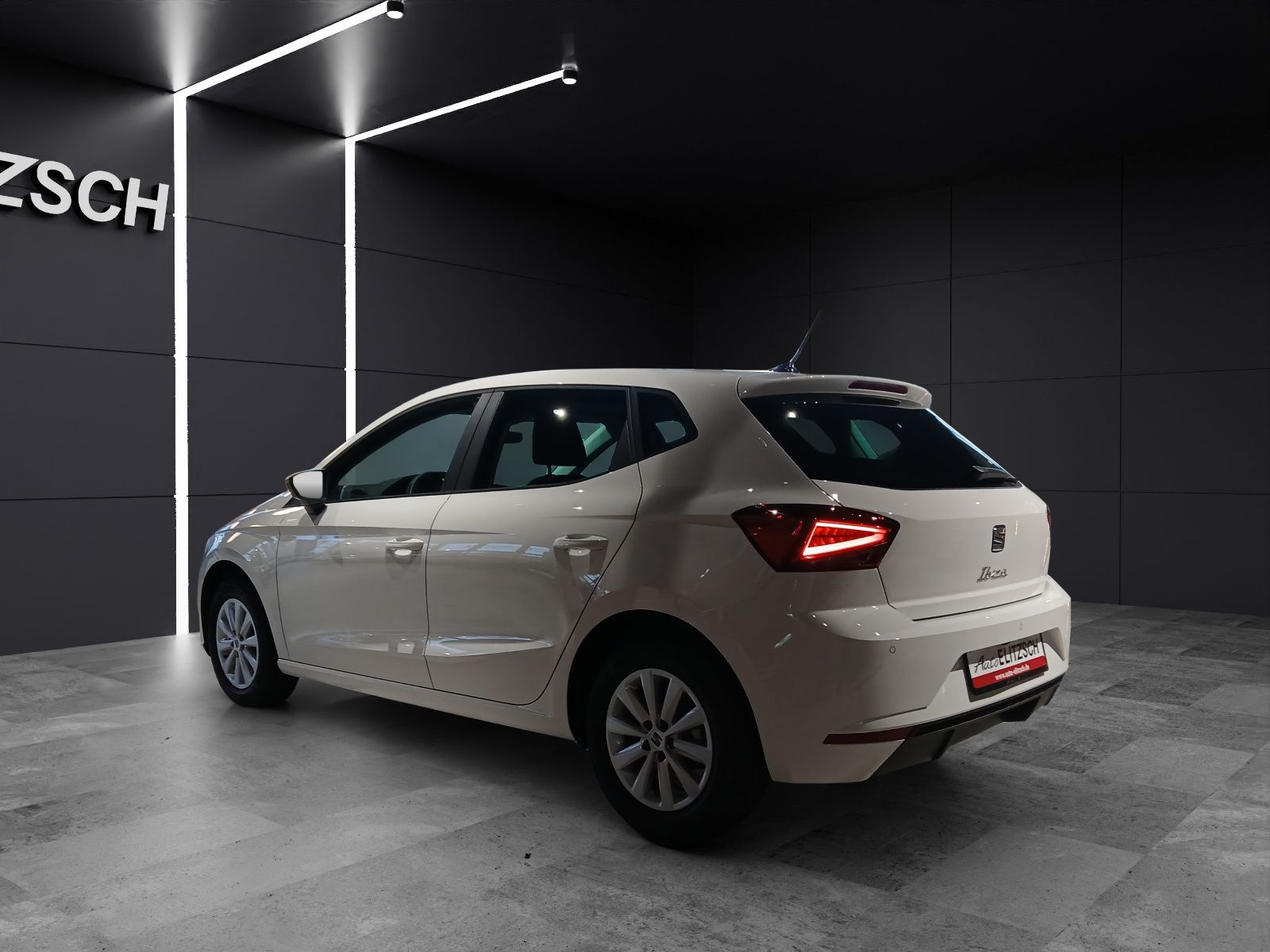 Fahrzeugabbildung SEAT Ibiza TSI Road-Edition DSG LED Navi AID ACC RFK