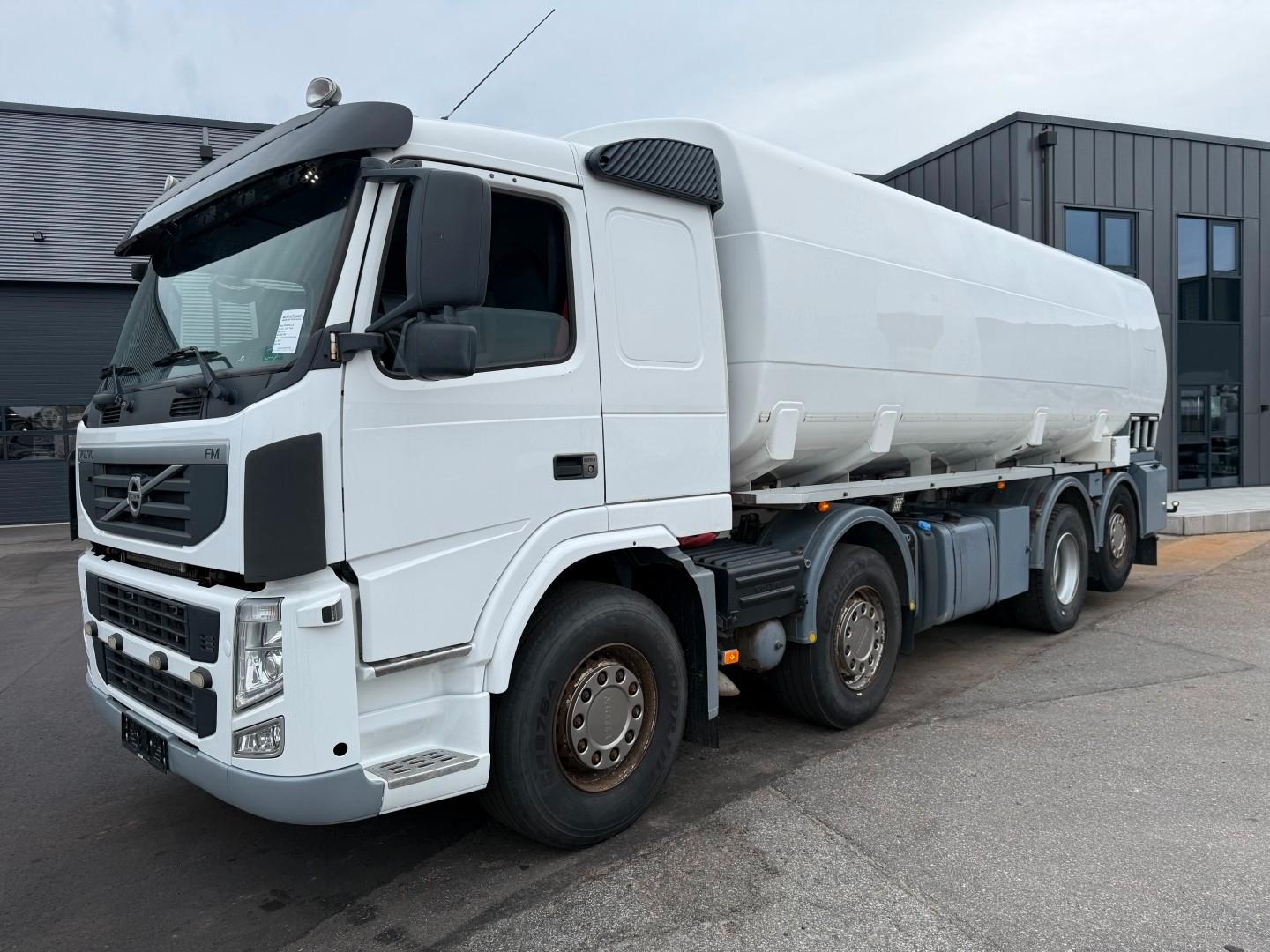 Volvo FM 460 8x2*6 24.125 l. ADR Tanktruck