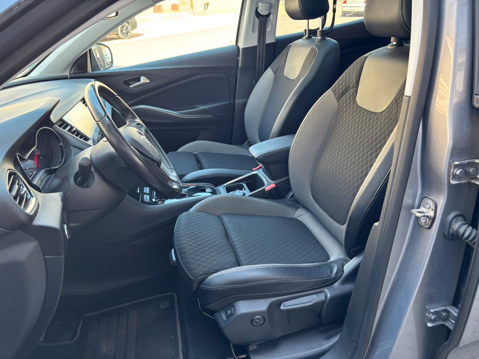 Fahrzeugabbildung Opel Grandland 1.2 INNOVATION LED/KAMERA/18"ALU/ALLWE