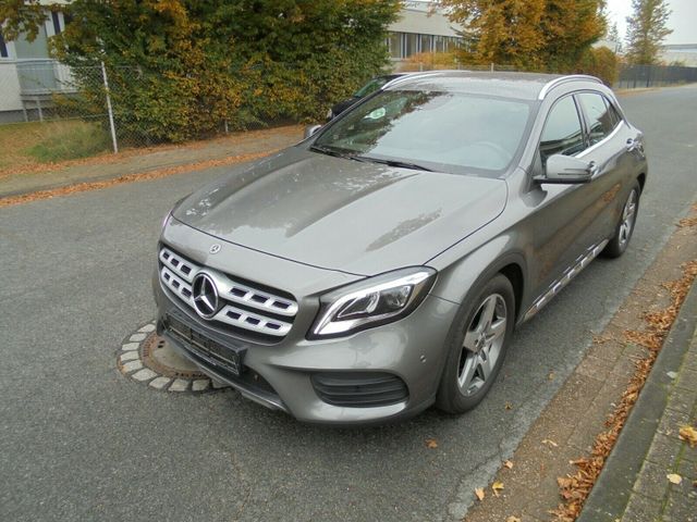 Mercedes-Benz GLA 180 AMG-Line LED Navigation