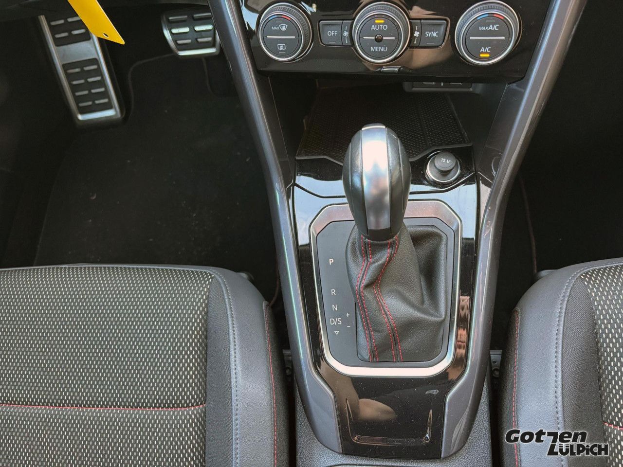 Fahrzeugabbildung Volkswagen T-Roc Sport 1,5TSI Navi LED PDC ACC Winterpaket