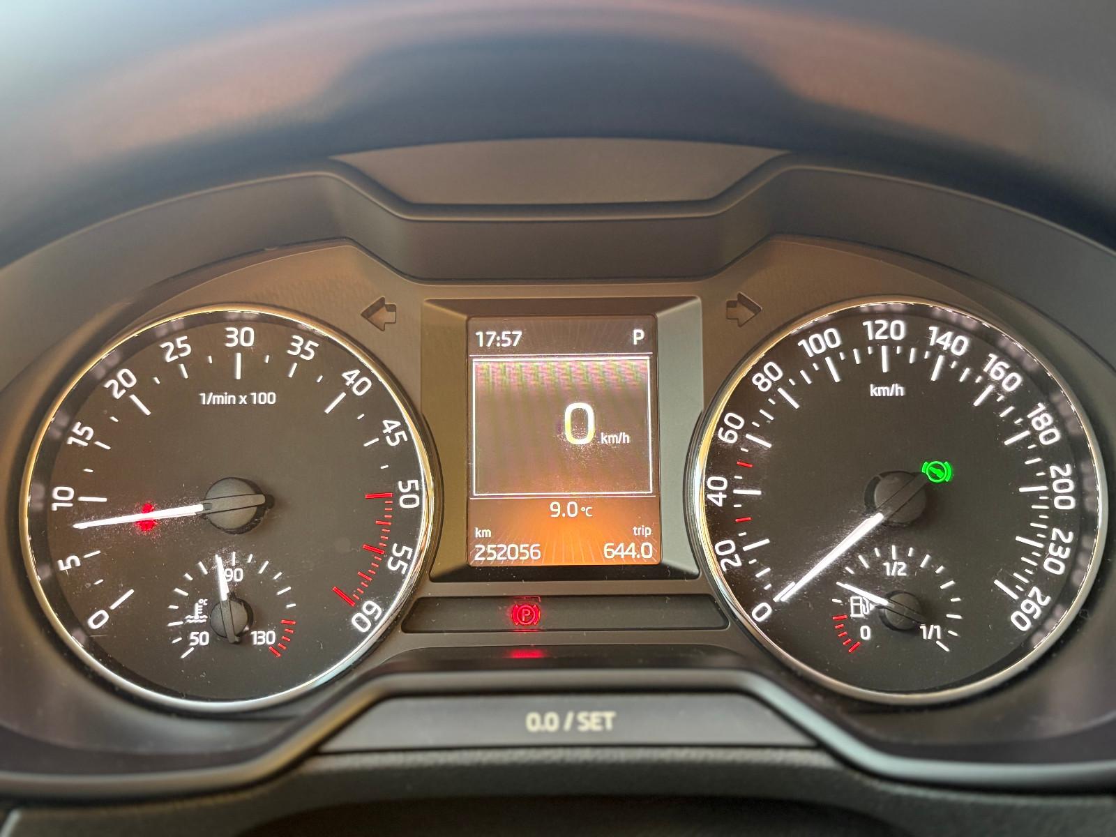 Skoda Octavia 2015 — фото 10