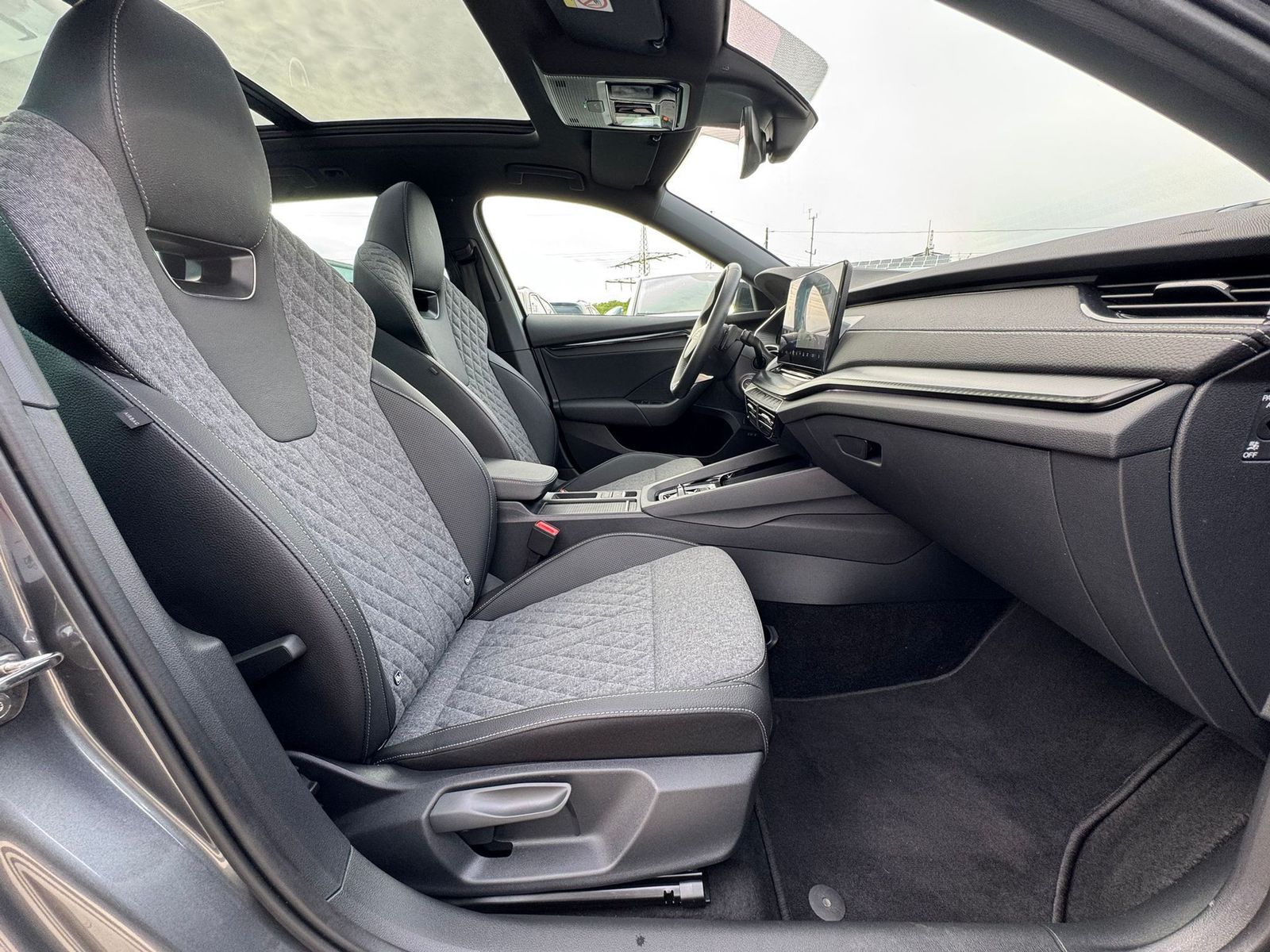 Fahrzeugabbildung SKODA Octavia 2.0 DSG Sportline MATRIX*PANO*CANT.*5J.G
