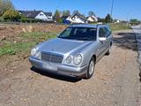 Mercedes-Benz Mercedes Benz S 210, E 230 T  - Mercedes-Benz E 230: Kombi