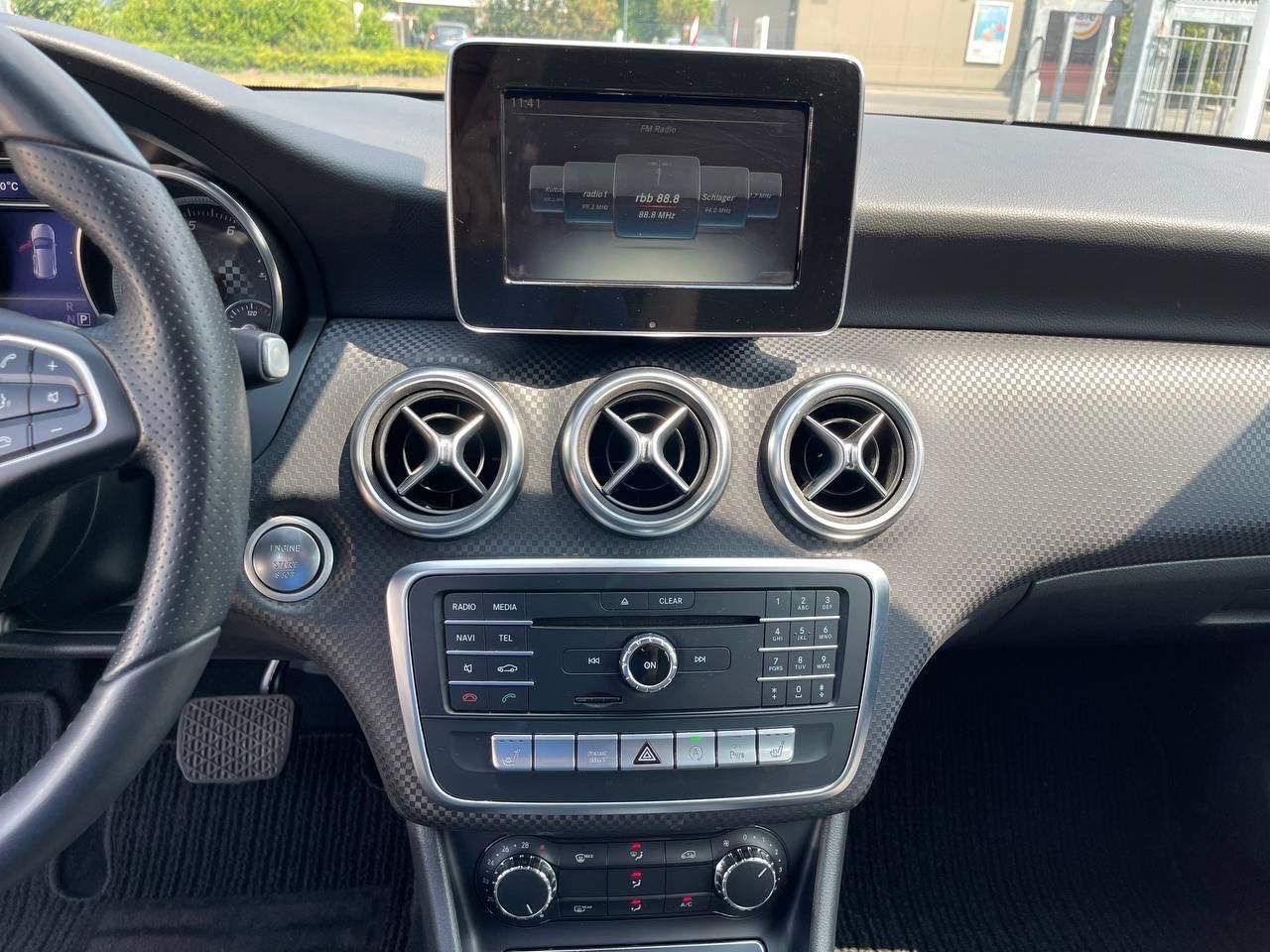 Fahrzeugabbildung Mercedes-Benz A 200 Urban*Rückfahrkamera*LED*Tempomat
