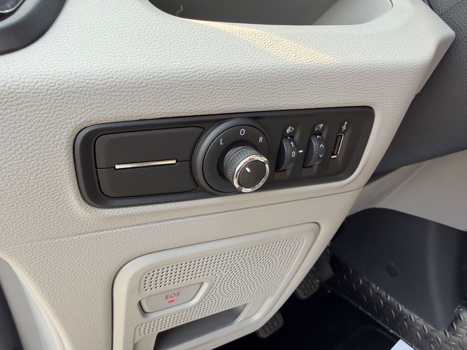 Fahrzeugabbildung Maxus DELIVER9 DREISEITENKIPPER L4 LUXURY LED NEUWAGEN