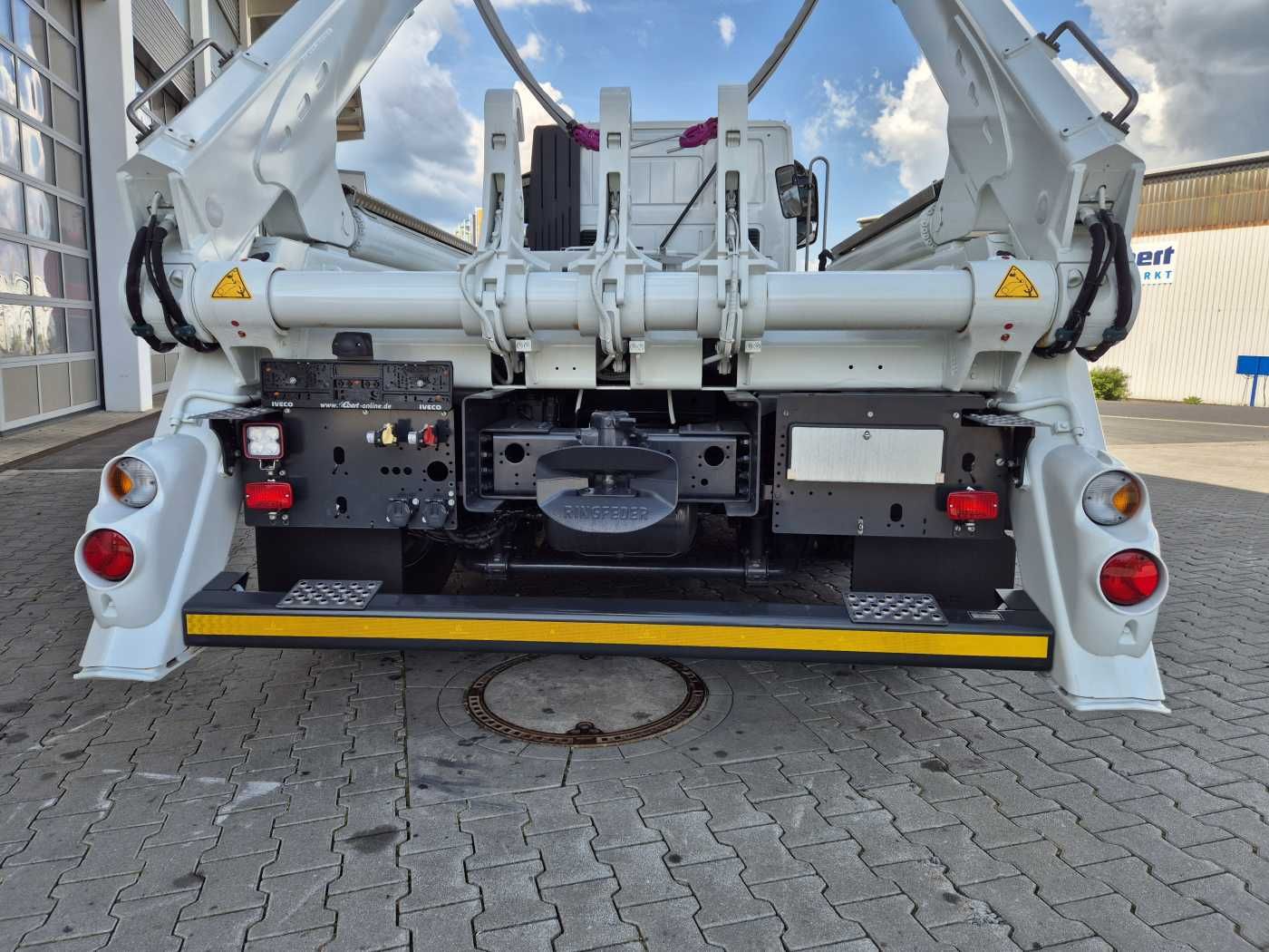 Fahrzeugabbildung Iveco X-Way AD280X42Y/PS Meiller AK 16.T Funk Intarder