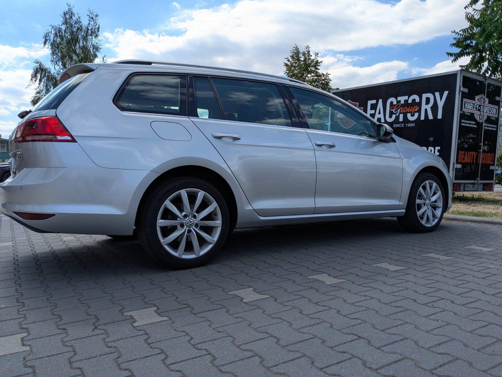Volkswagen Golf 2015 — rear view