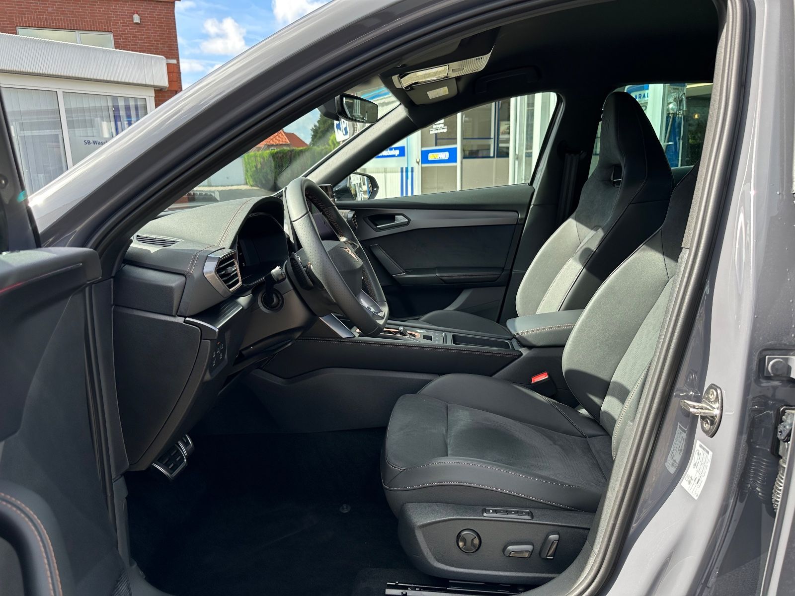 Fahrzeugabbildung CUPRA Formentor VZ 2.0 TSI DSG Navi/ACC/AHK/LED/Shzg.
