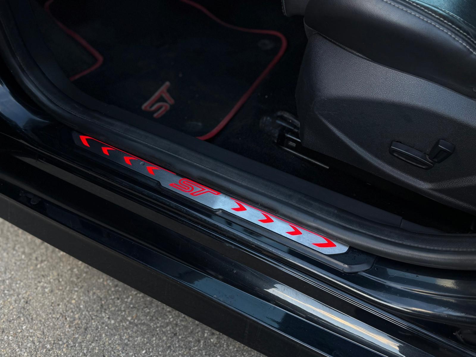 Ford Focus 2015 — photo 14