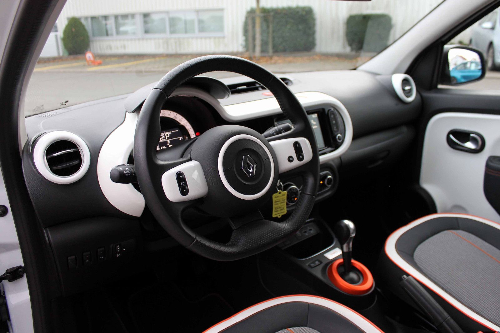 Fahrzeugabbildung Renault Twingo Vibes Electric 21kWh KAM PDC SHZ KLIMA BT