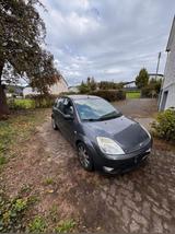 Ford Fiesta - Ford Fiesta aus 2005 mit Diesel-Antrieb