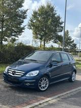 Mercedes-Benz B 160 BlueEFFICIENCY - Mercedes-Benz B 160 in Düsseldorf