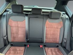 Fahrzeugabbildung Seat Ateca Xcellence 4Drive Navi LED AHK 1. Hand