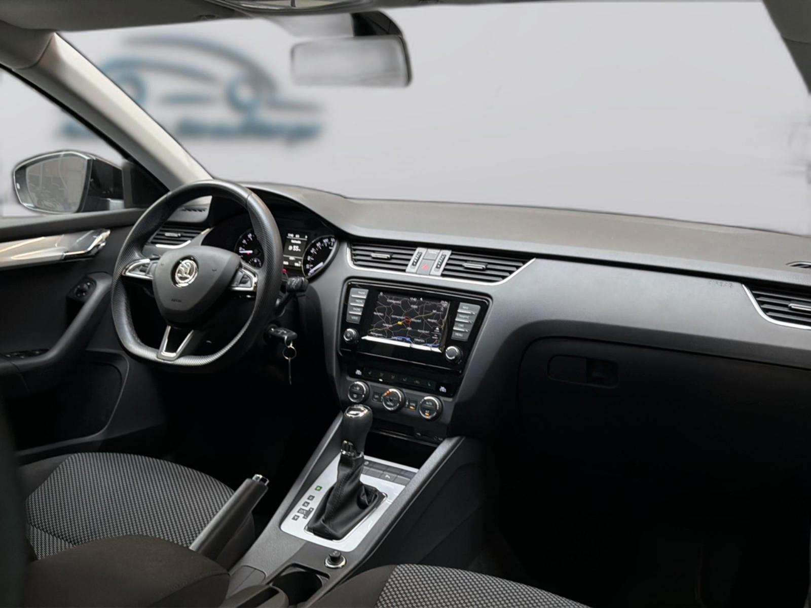 Skoda Octavia/Temp/PDC/ErsteHand/2-Zonen/SHZ/Kurvlicht