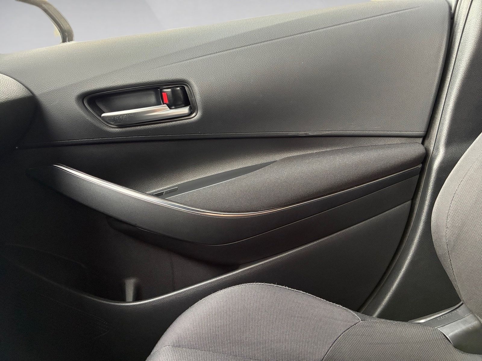 Fahrzeugabbildung Toyota Corolla 1.8 Comfort KAMERA NAVI LED ACC LM