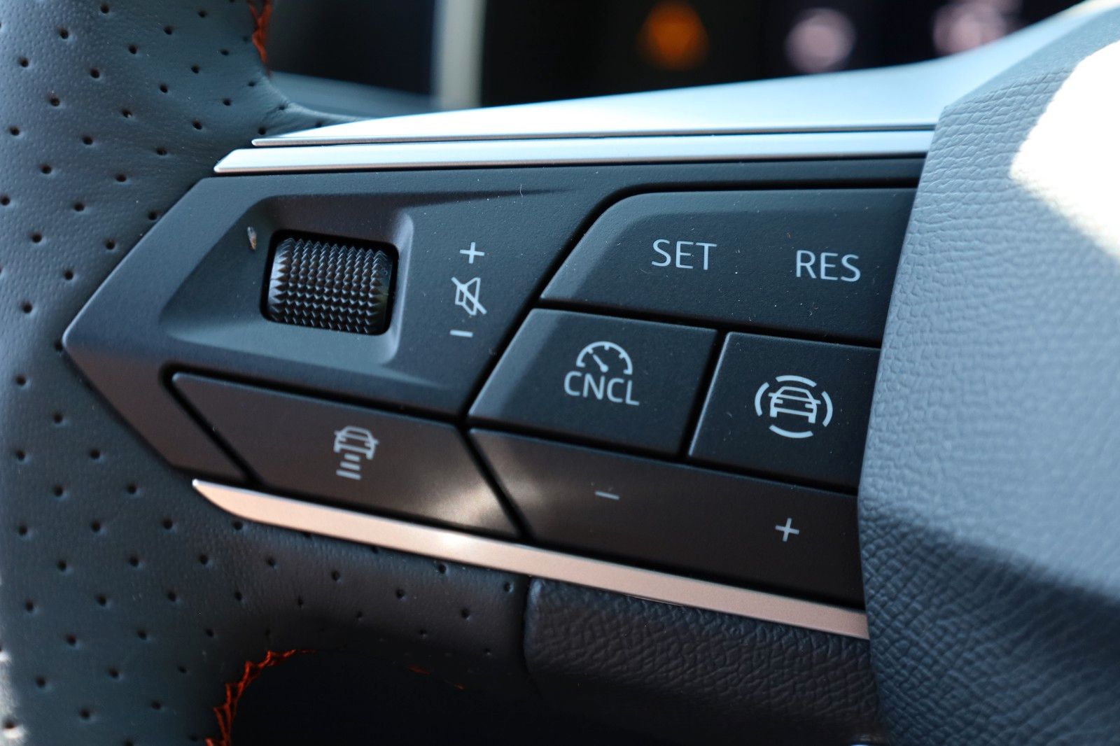Fahrzeugabbildung SEAT Leon Sportstourer 1.5 eTSI FR *DSG *AHZV