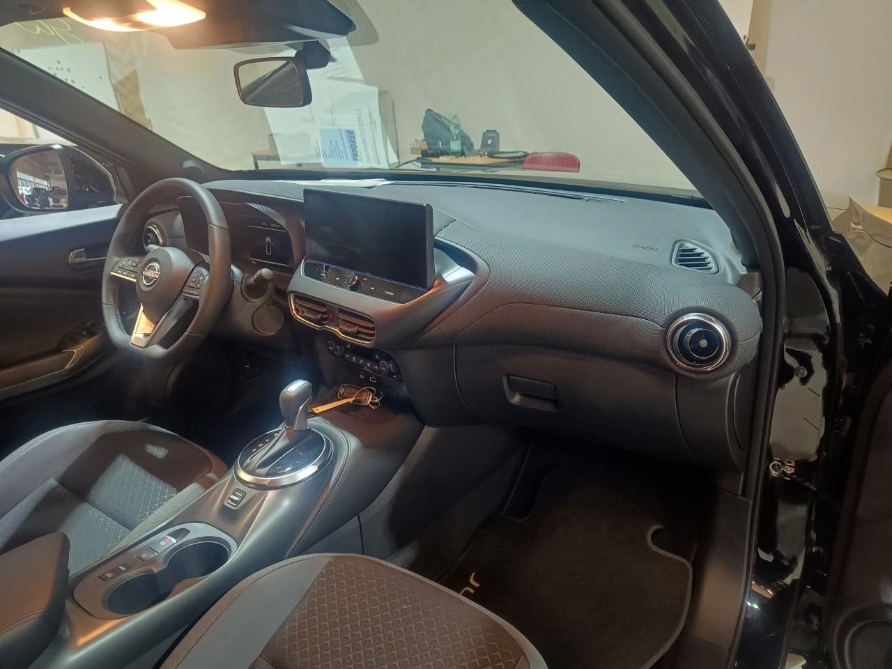 Fahrzeugabbildung Nissan Juke 1.6 Automatik - Hybrid N-Connecta