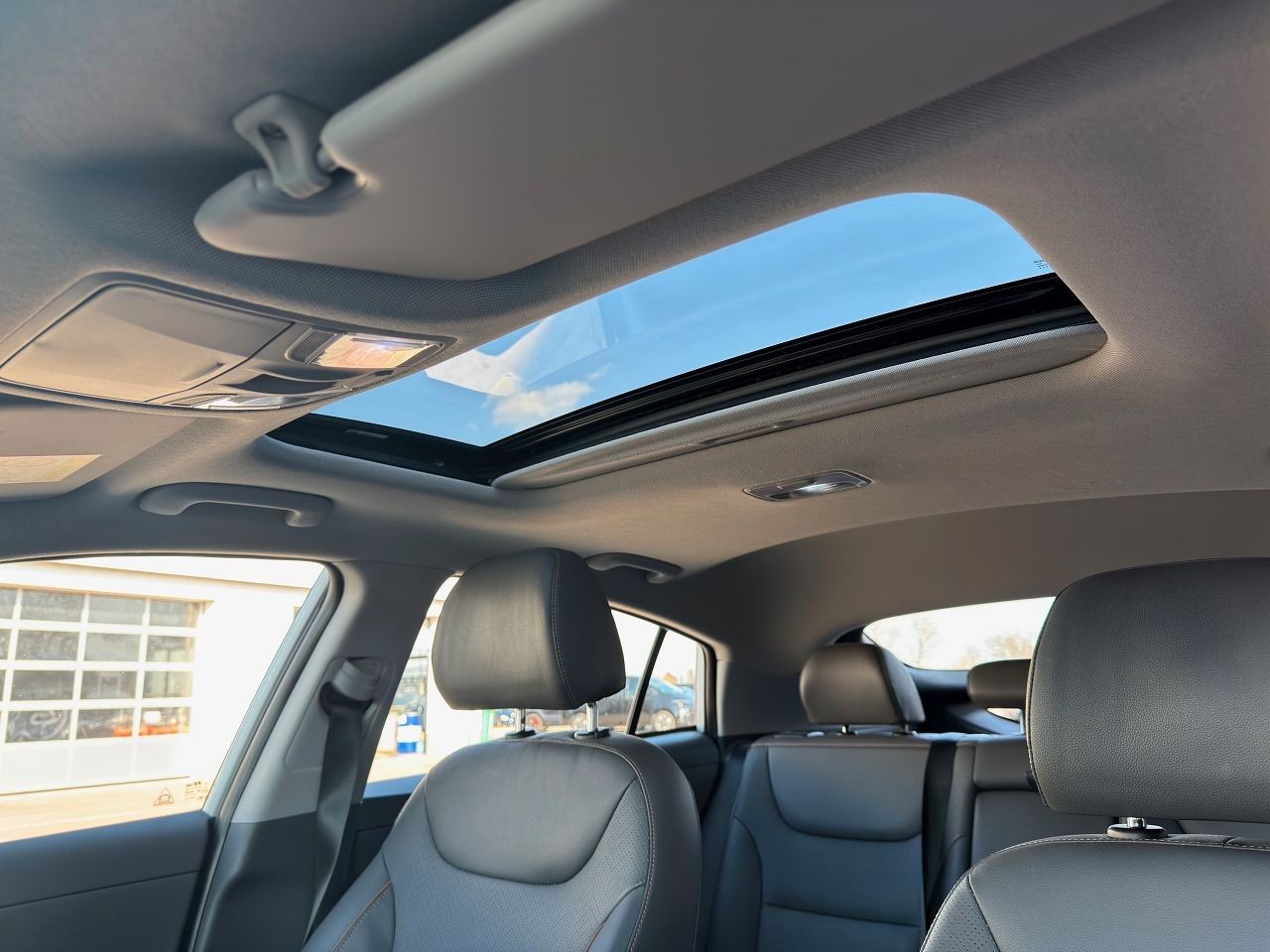 Fahrzeugabbildung Hyundai IONIQ EV Premium *Schiebedach*Totwinkel*ACC*LED*