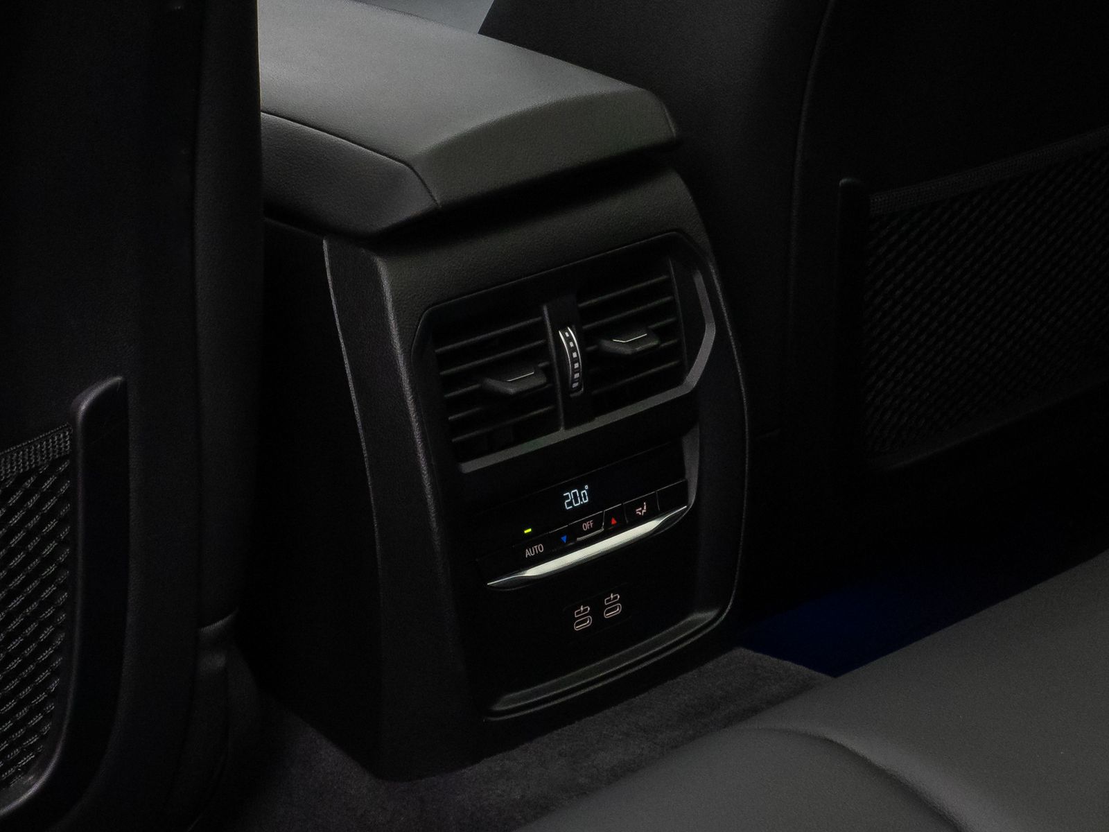 Fahrzeugabbildung BMW 320d xD Sport Line Panorama Laser Kamera HUD DAB