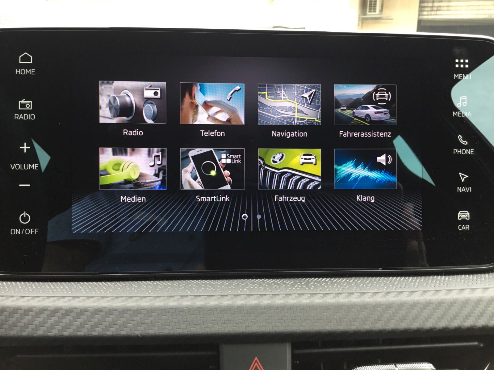 Fahrzeugabbildung SKODA Kamiq 1.5 TSI DSG Monte Carlo+AHK+Navi+Kamera