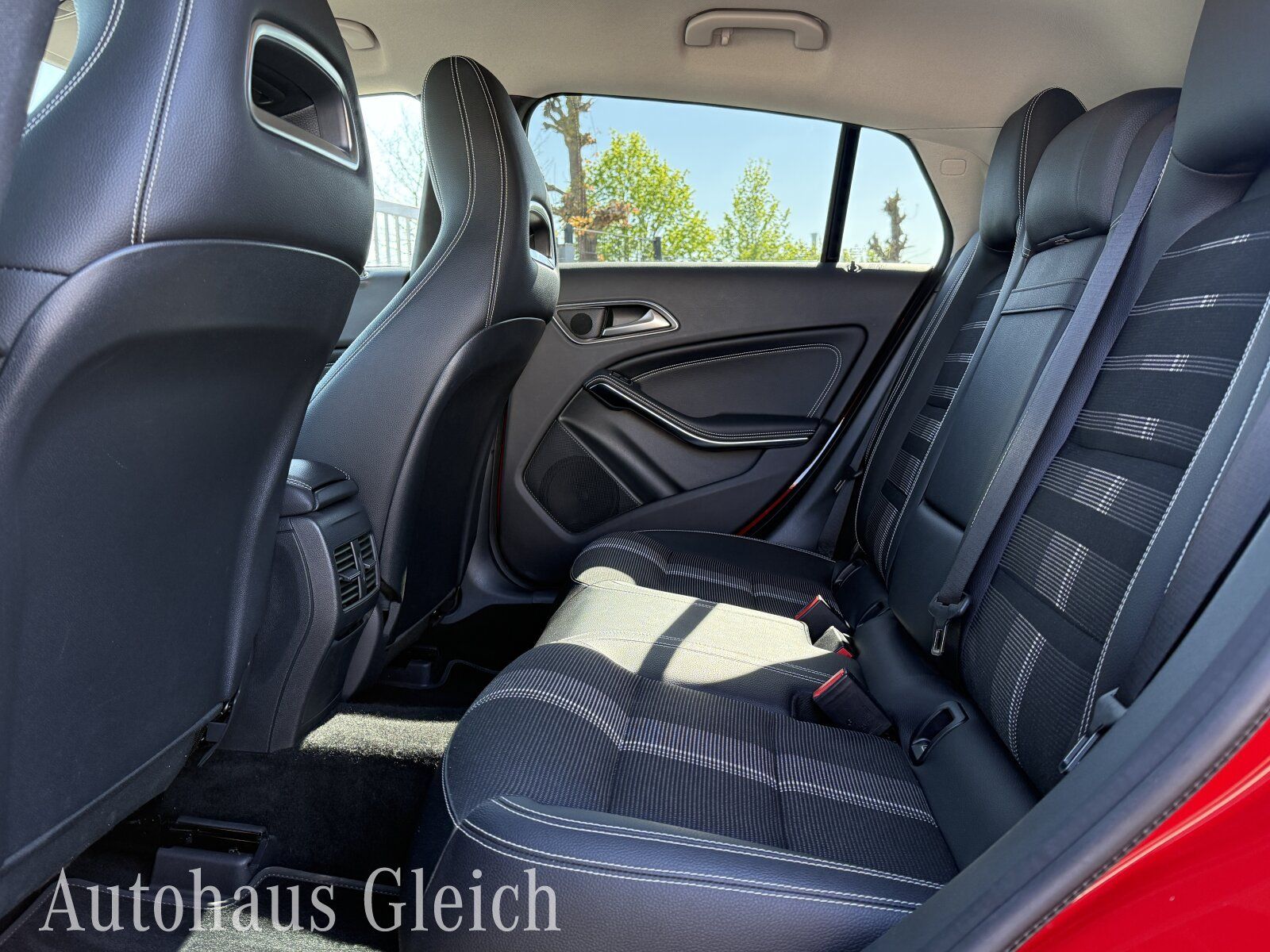 Fahrzeugabbildung Mercedes-Benz CLA 250 Shooting Brake Urban Navi/Distronic/Klim