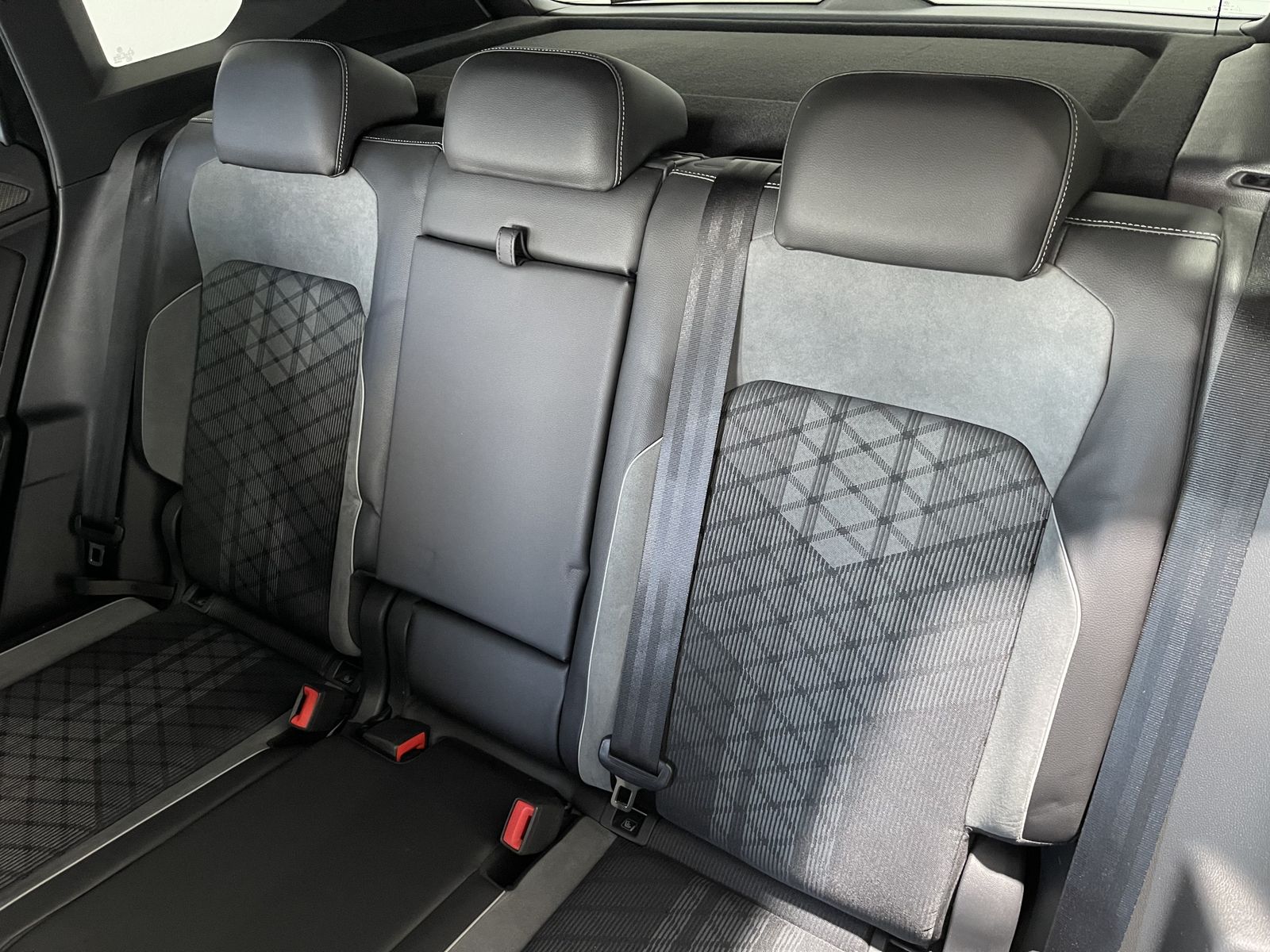 Fahrzeugabbildung Volkswagen Tiguan R-Line 2.0 TDI*4Motion*AHK*Cam*Q.DRIVE*