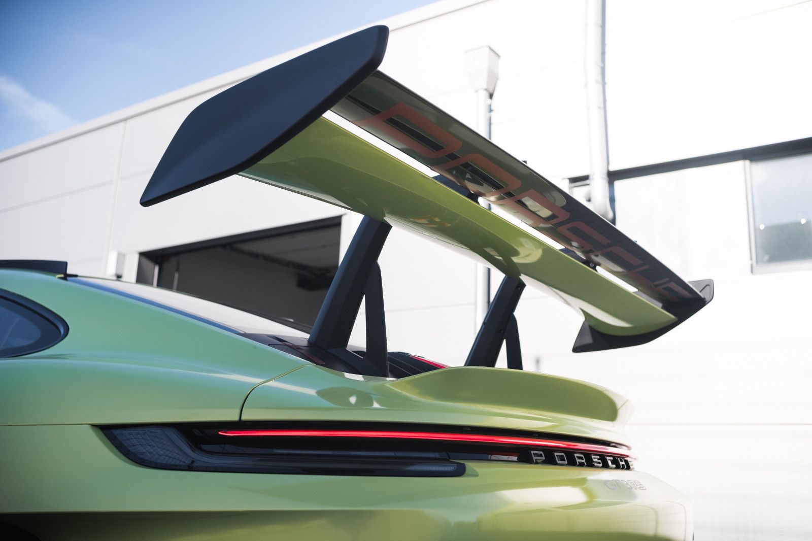 Fahrzeugabbildung Porsche 992/911 GT3 RS-Weissach-Lift-90 Liter-FOLIERT