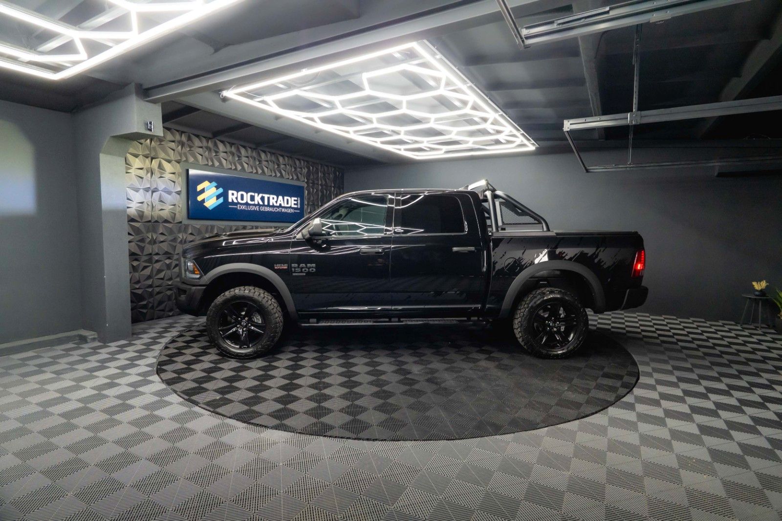 Fahrzeugabbildung Dodge RAM 5.7 V8 HEMI 4x4 Sport OFFROAD Night WARLOCK