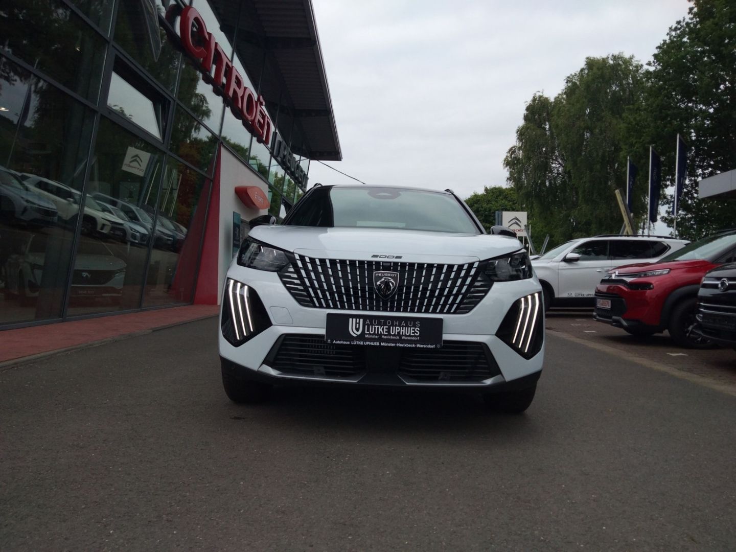 Fahrzeugabbildung Peugeot 2008 GT HYBRID 145 e-DSC6 El. Panodach Navi ACC