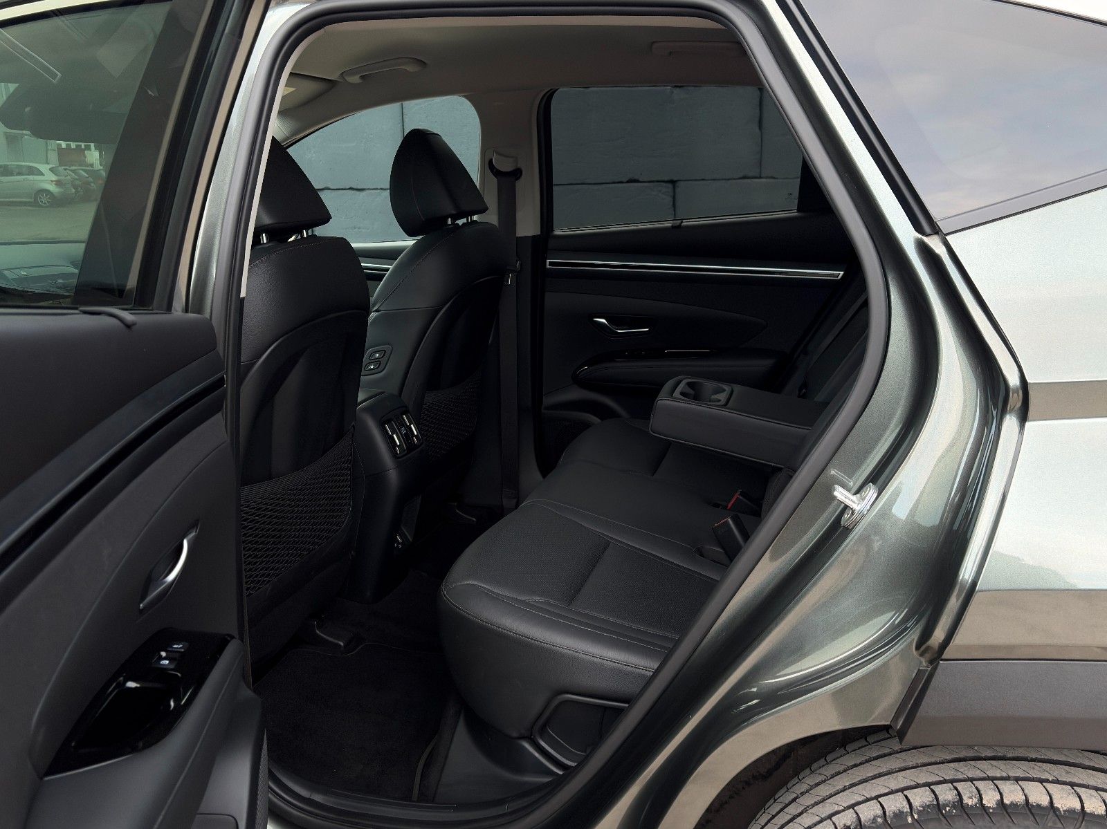 Fahrzeugabbildung Hyundai Tucson 1.6 T-GDI PHEV 4WD CarPlay 360° ACC SBL