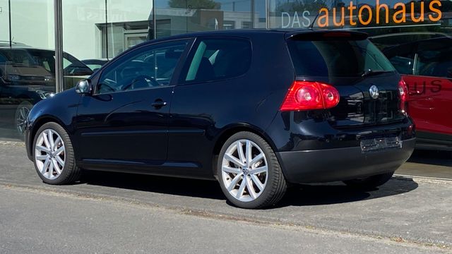 Fahrzeugabbildung Volkswagen Golf V Limousine 1.6 United aus 1. Hand !!