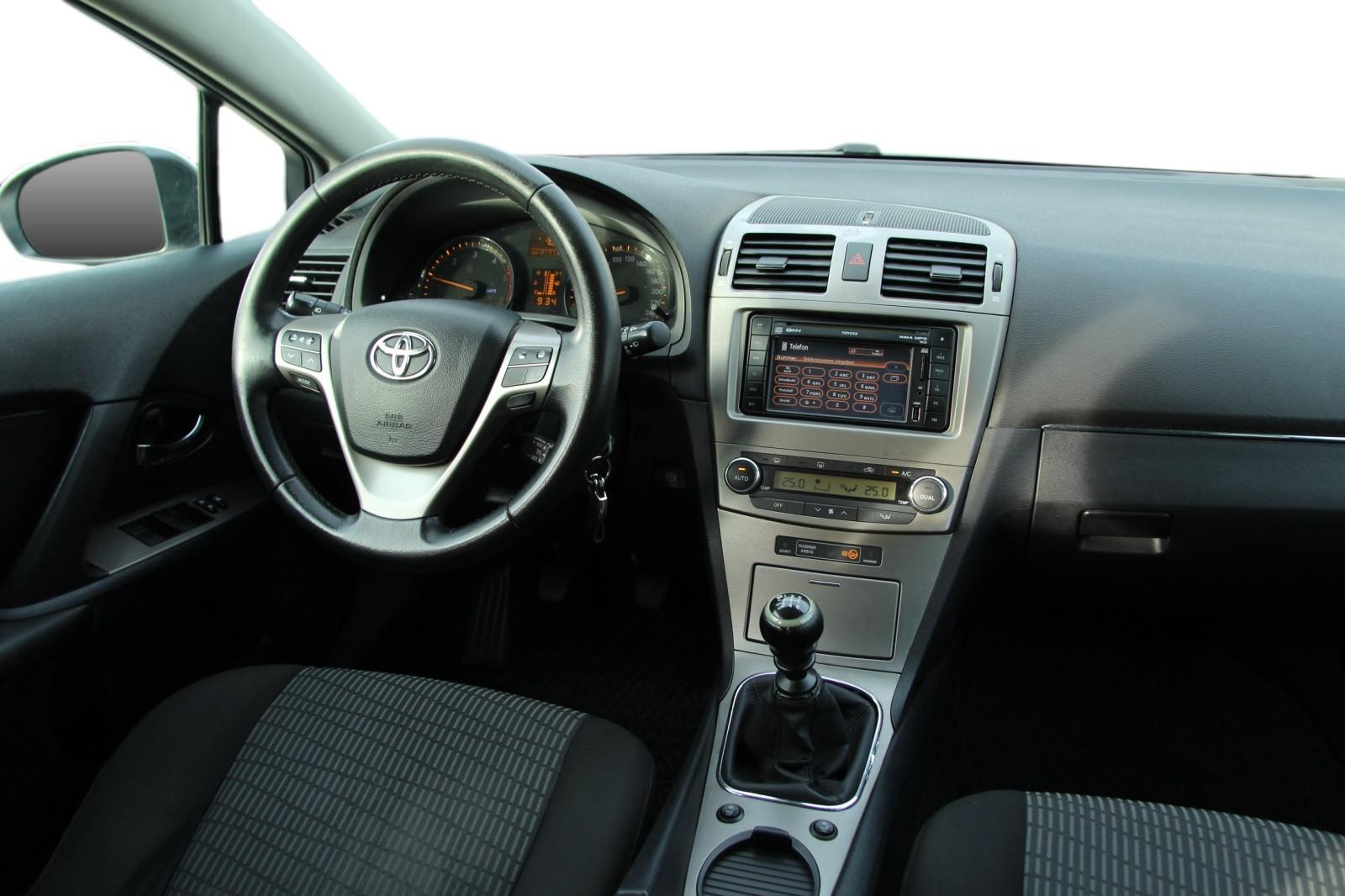 Toyota Avensis 2010 — photo 10