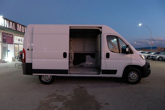 Peugeot Boxer 330 2.2 BlueHDi 140 S&S PC-TN Furg