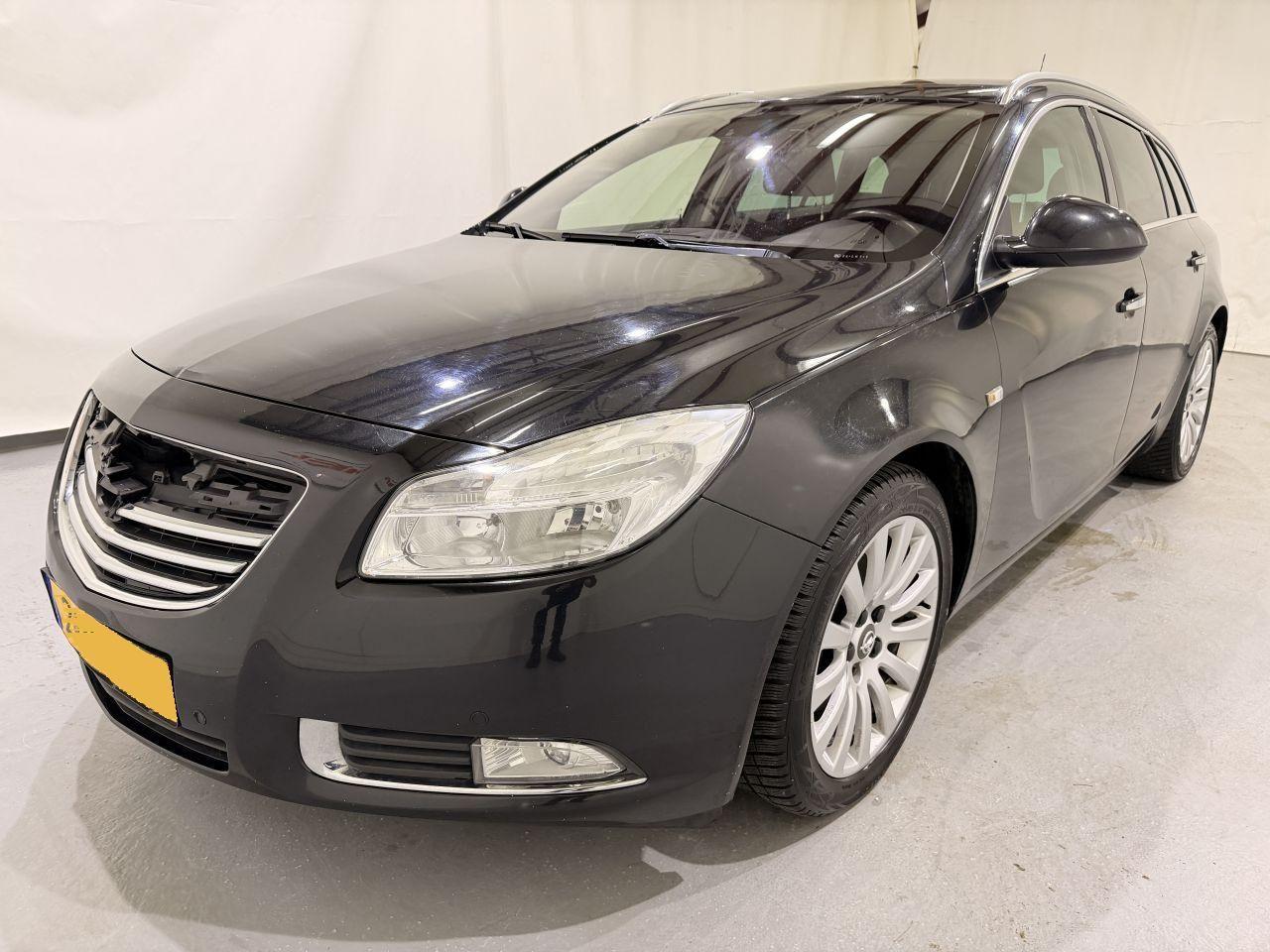 Opel Insignia 2010 — interior